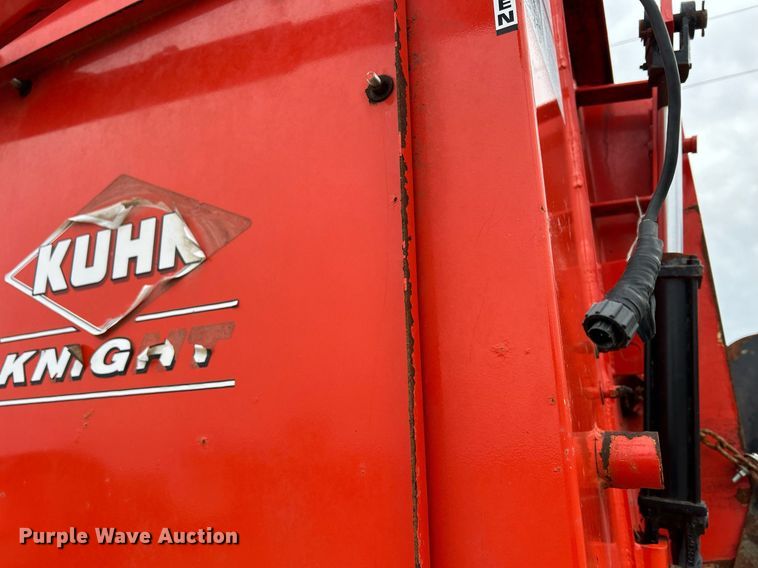 image for item DS0804 Kuhn Knight 3130 feed mixer