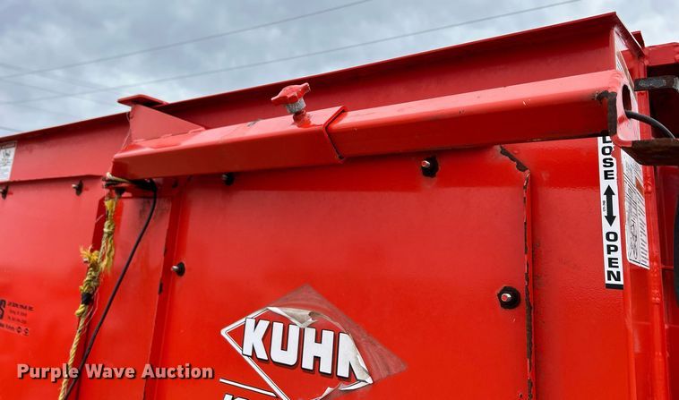 image for item DS0804 Kuhn Knight 3130 feed mixer