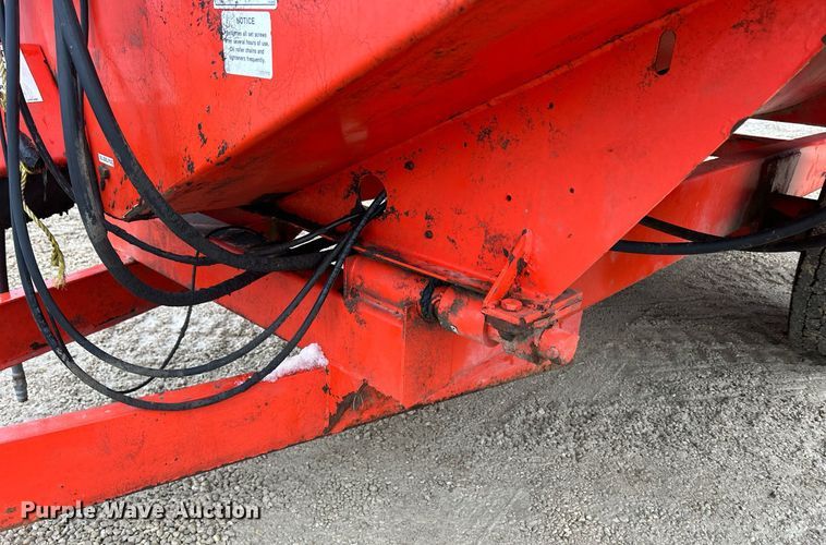 image for item DS0804 Kuhn Knight 3130 feed mixer