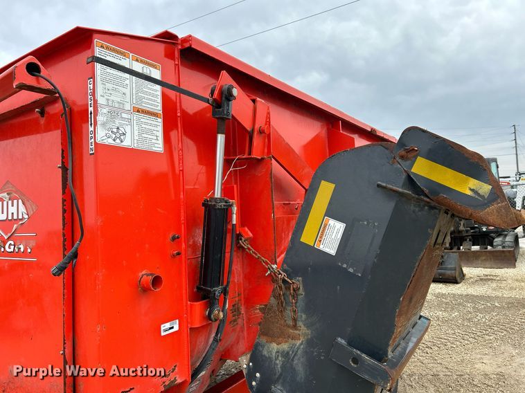 image for item DS0804 Kuhn Knight 3130 feed mixer
