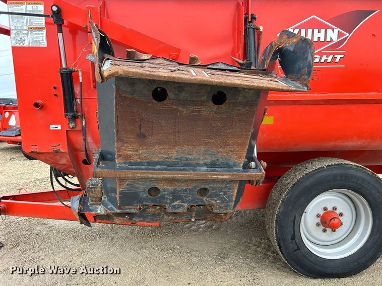 image for item DS0804 Kuhn Knight 3130 feed mixer