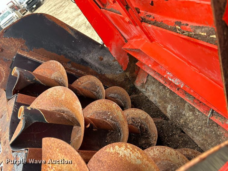 image for item DS0804 Kuhn Knight 3130 feed mixer