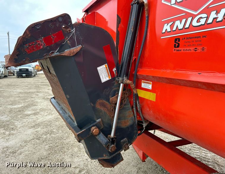 image for item DS0804 Kuhn Knight 3130 feed mixer
