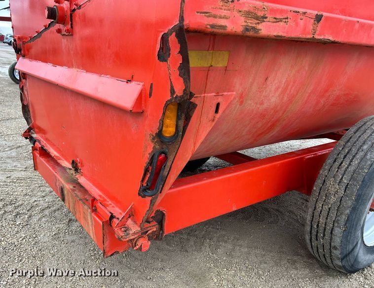image for item DS0804 Kuhn Knight 3130 feed mixer