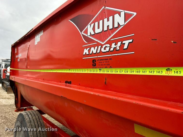 image for item DS0804 Kuhn Knight 3130 feed mixer
