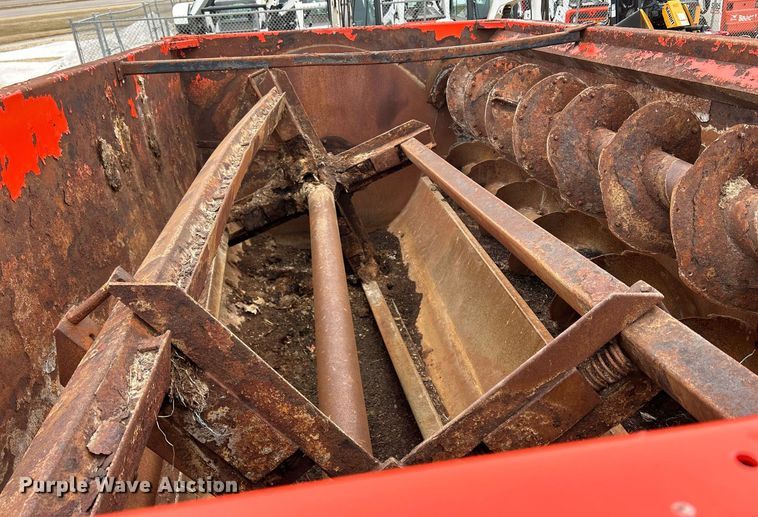 image for item DS0804 Kuhn Knight 3130 feed mixer