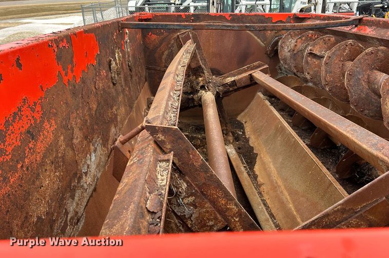 image for item DS0804 Kuhn Knight 3130 feed mixer