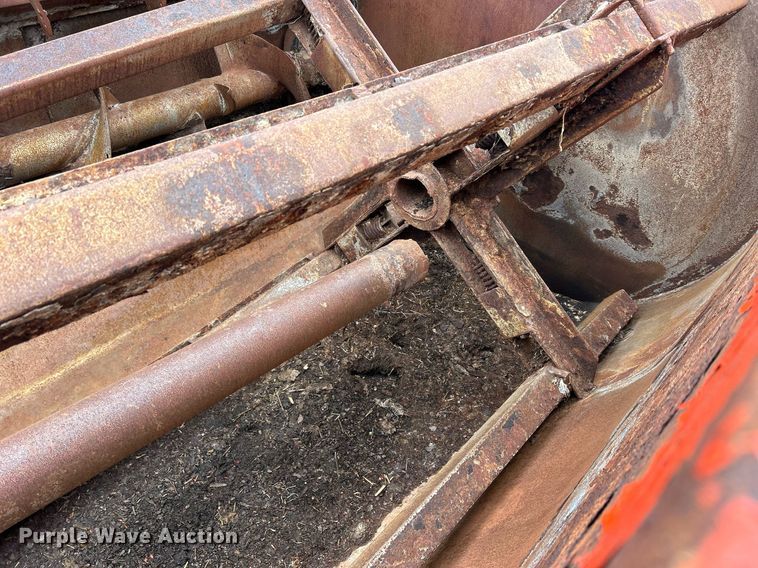 image for item DS0804 Kuhn Knight 3130 feed mixer