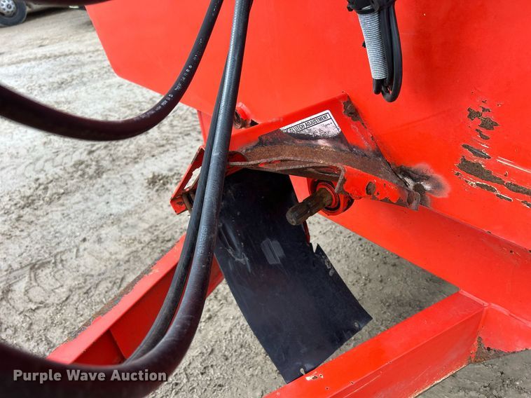 image for item DS0805 Kuhn Knight 3136 feed mixer