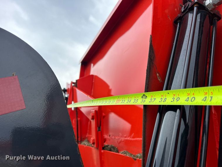 image for item DS0805 Kuhn Knight 3136 feed mixer