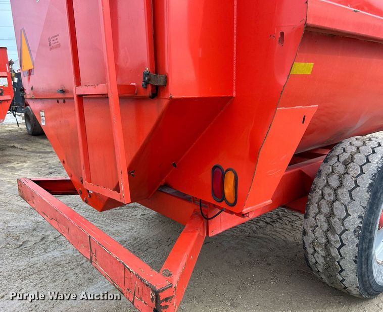 image for item DS0805 Kuhn Knight 3136 feed mixer
