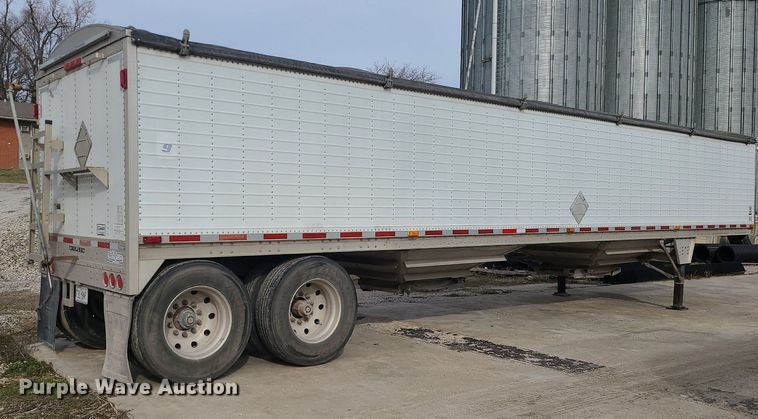 image for item DS7260 2009 Wilson Pacesetter grain trailer
