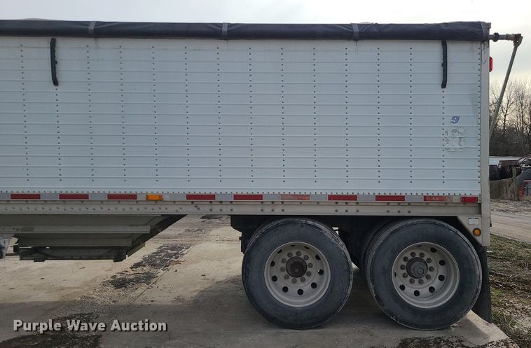 image for item DS7260 2009 Wilson Pacesetter grain trailer