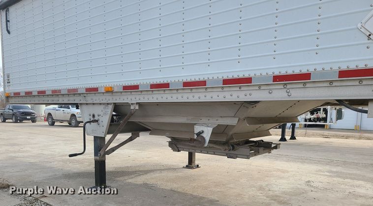 image for item DS7260 2009 Wilson Pacesetter grain trailer