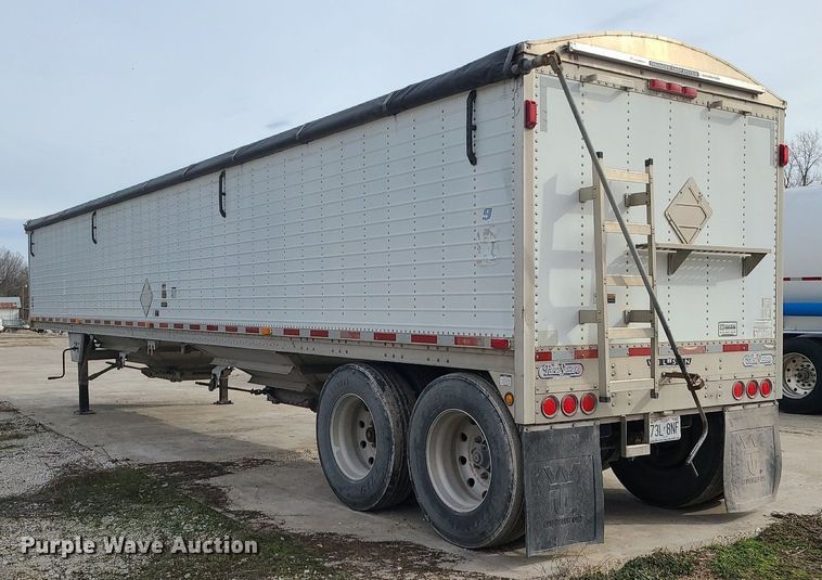 image for item DS7260 2009 Wilson Pacesetter grain trailer