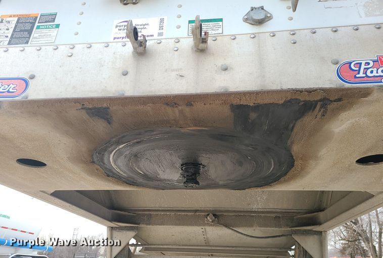 image for item DS7260 2009 Wilson Pacesetter grain trailer