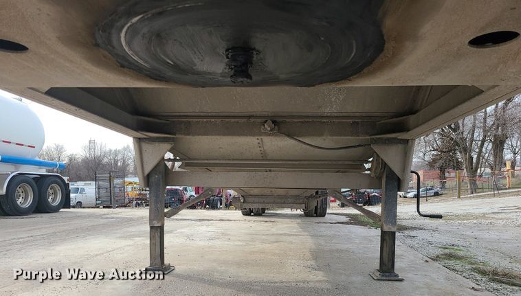 image for item DS7260 2009 Wilson Pacesetter grain trailer