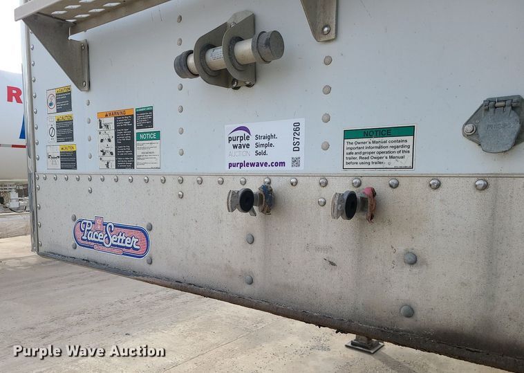 image for item DS7260 2009 Wilson Pacesetter grain trailer