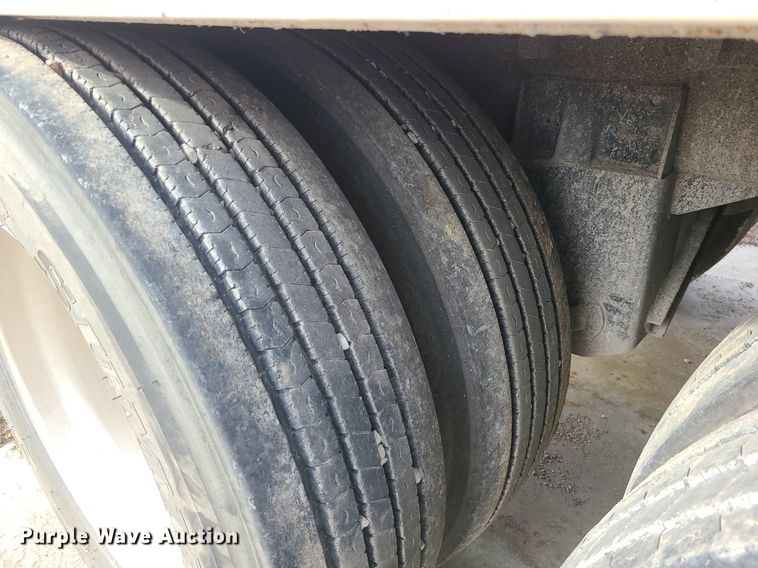 image for item DS7260 2009 Wilson Pacesetter grain trailer