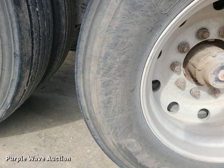 image for item DS7260 2009 Wilson Pacesetter grain trailer