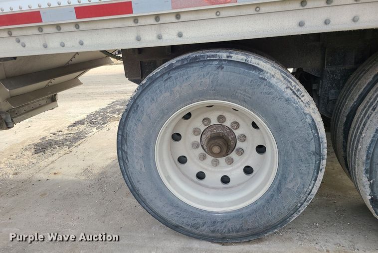 image for item DS7260 2009 Wilson Pacesetter grain trailer