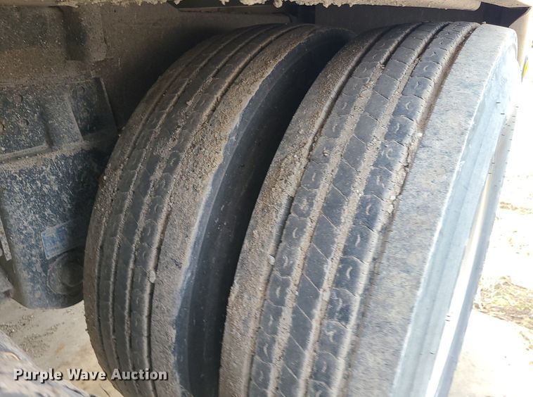 image for item DS7260 2009 Wilson Pacesetter grain trailer