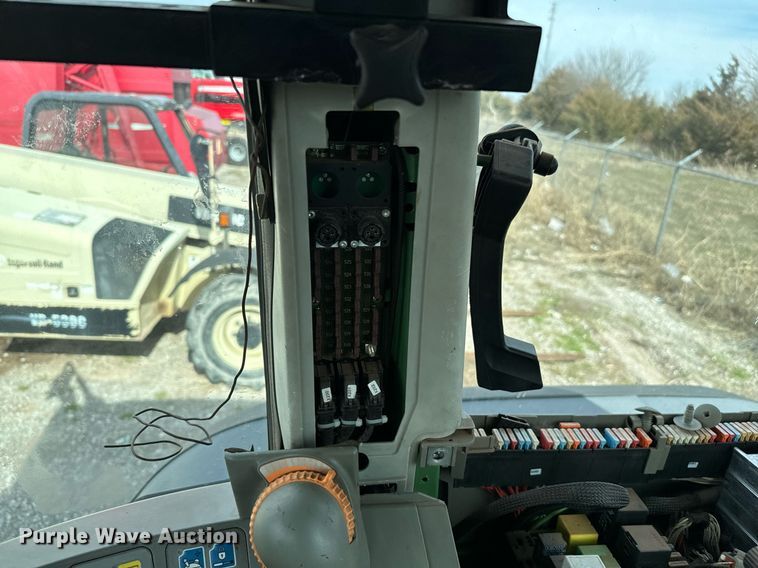 image for item EJ0210 2007 Fendt  820 Vario TMS MFWD tractor