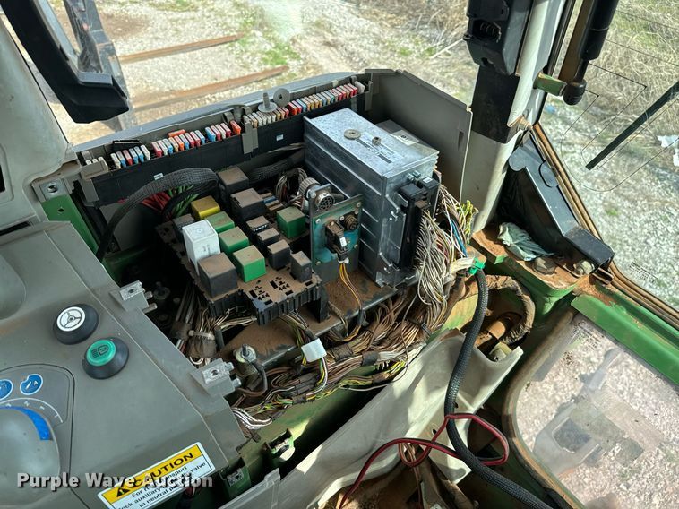 image for item EJ0210 2007 Fendt  820 Vario TMS MFWD tractor