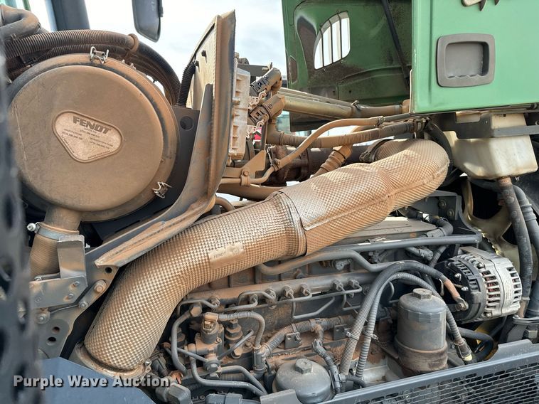 image for item EJ0210 2007 Fendt  820 Vario TMS MFWD tractor