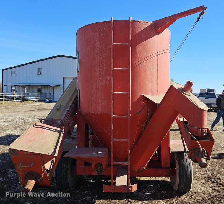 image for item EJ5839 Koehring Brady Hydra-Mill 750 feed grinder/mixer