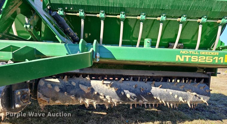 image for item EJ5842 Great Plains NTS2511 no-till seeder