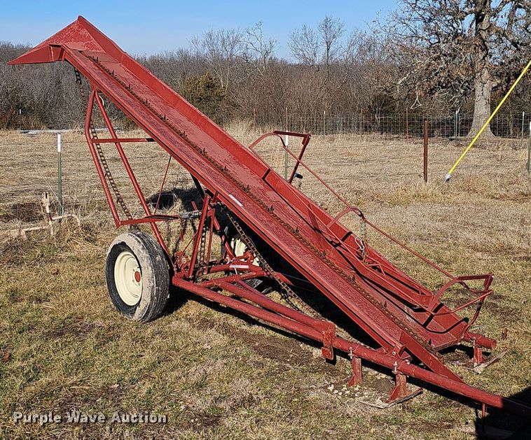 image for item EJ5843 Hay bale elevator 
