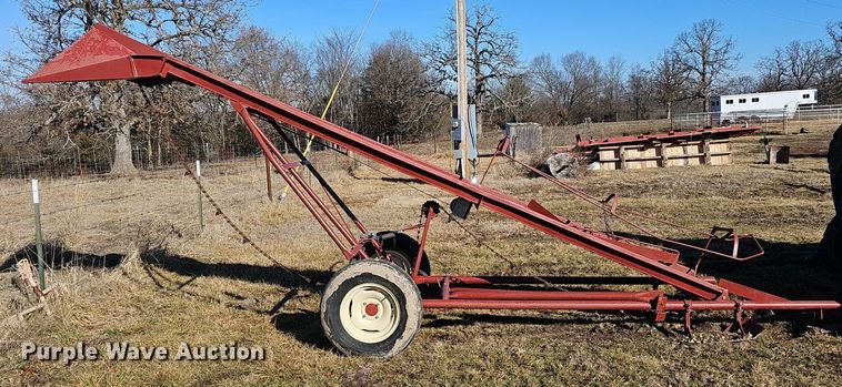 image for item EJ5843 Hay bale elevator 