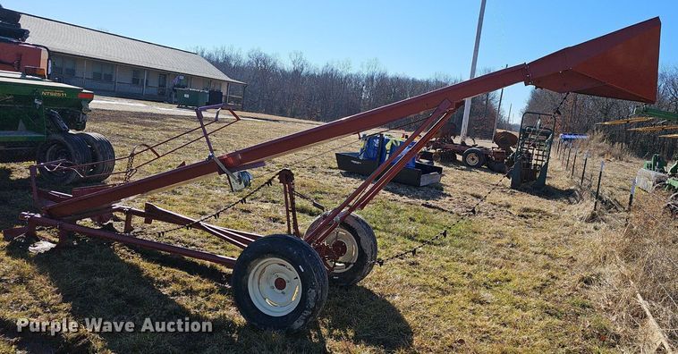 image for item EJ5843 Hay bale elevator 