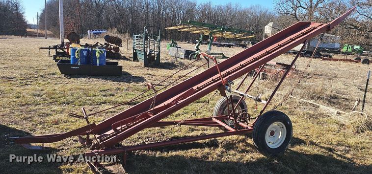 image for item EJ5843 Hay bale elevator 