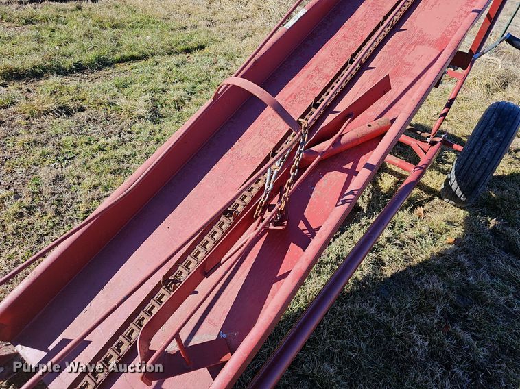 image for item EJ5843 Hay bale elevator 