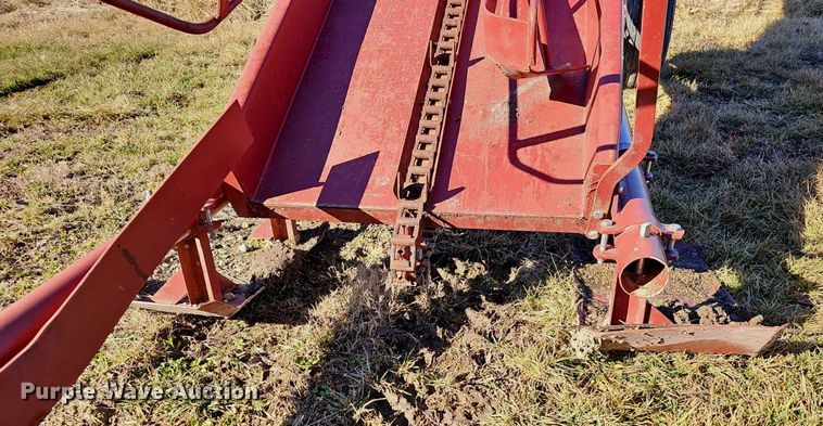 image for item EJ5843 Hay bale elevator 