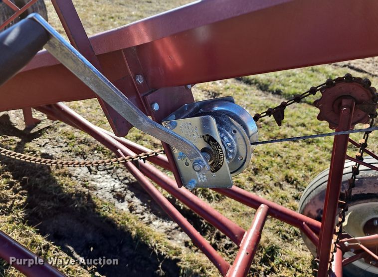 image for item EJ5843 Hay bale elevator 