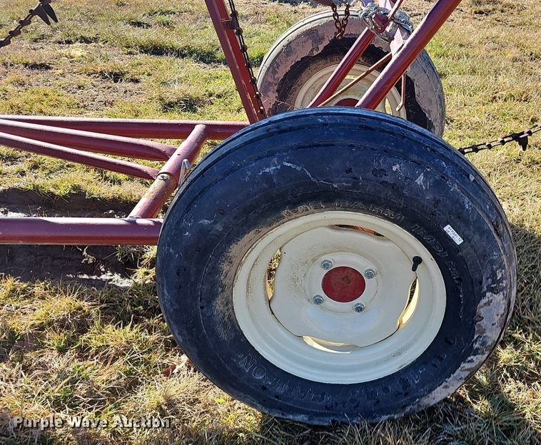 image for item EJ5843 Hay bale elevator 