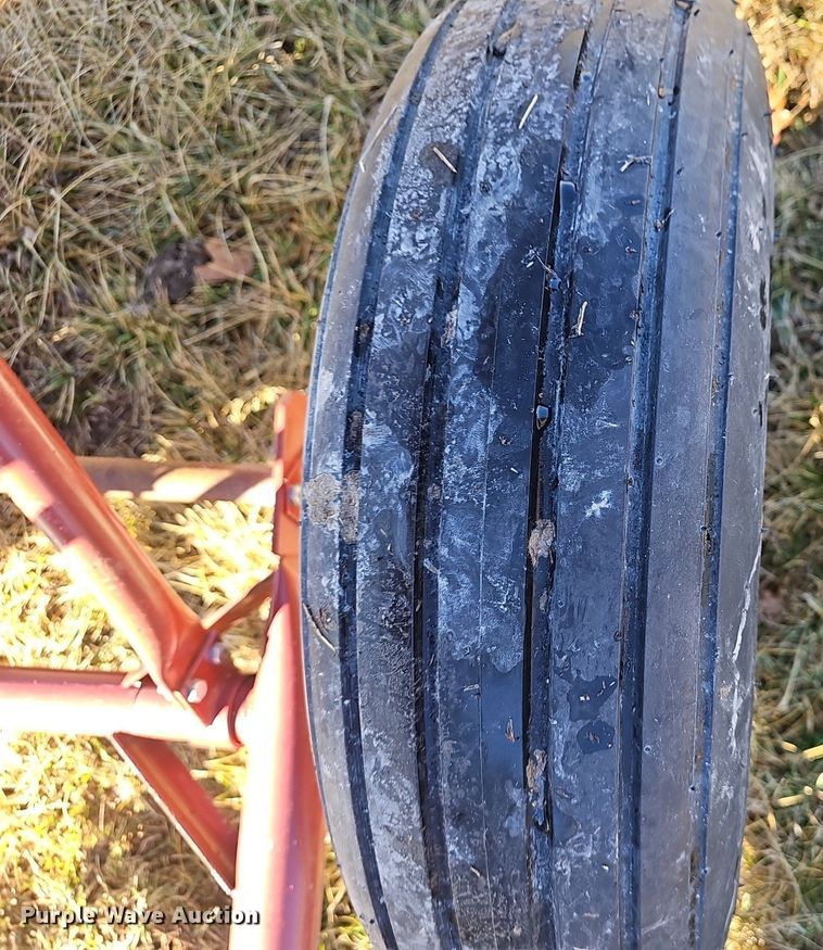 image for item EJ5843 Hay bale elevator 