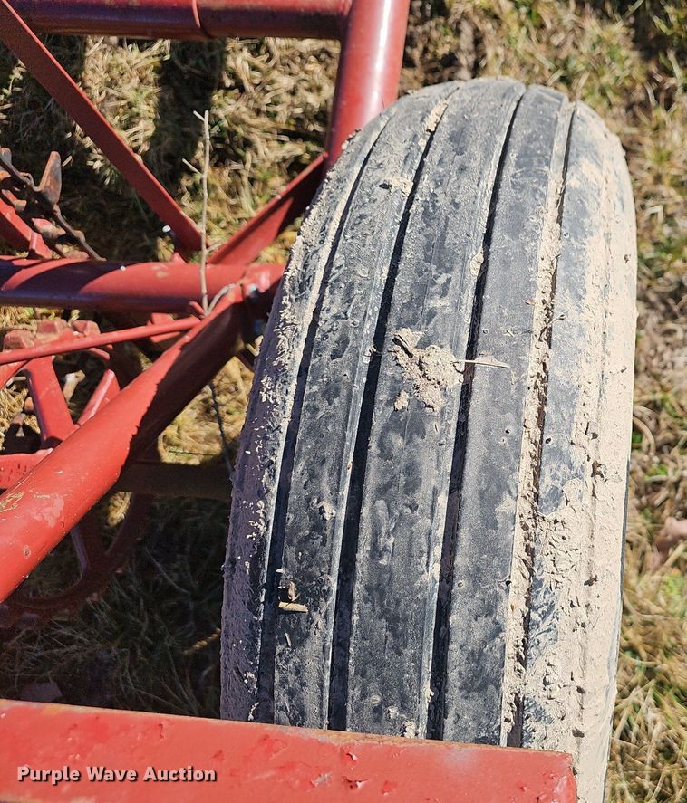 image for item EJ5843 Hay bale elevator 