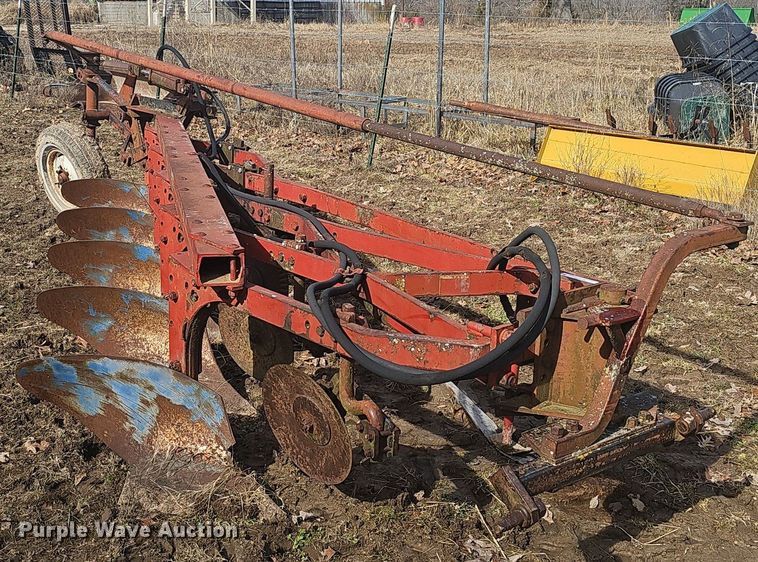 image for item EJ5851 Five bottom plow
