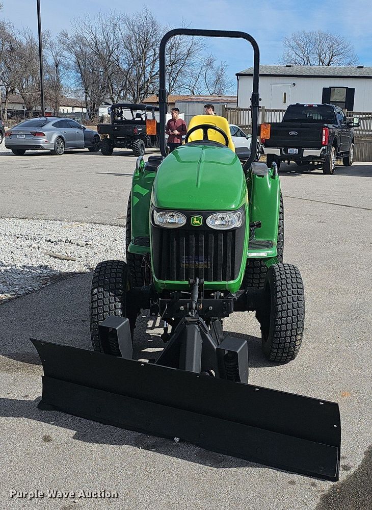 image for item EJ5861 2008 John Deere 3320 MFWD tractor