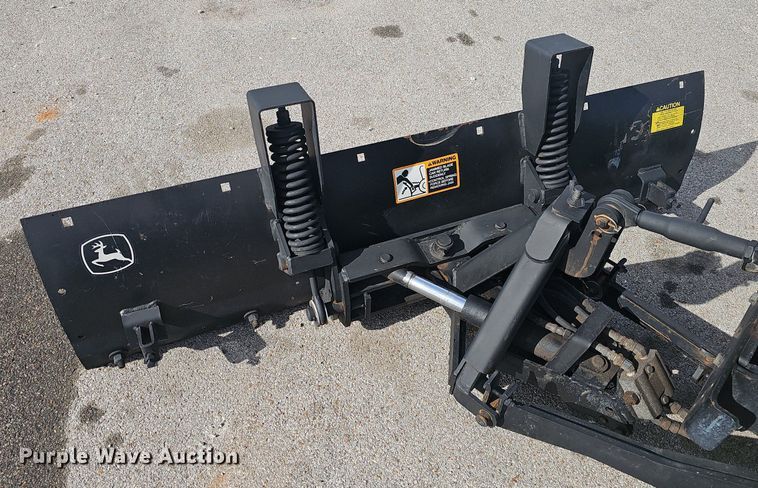 image for item EJ5861 2008 John Deere 3320 MFWD tractor