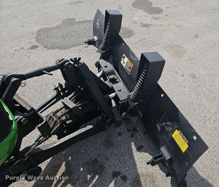 image for item EJ5861 2008 John Deere 3320 MFWD tractor