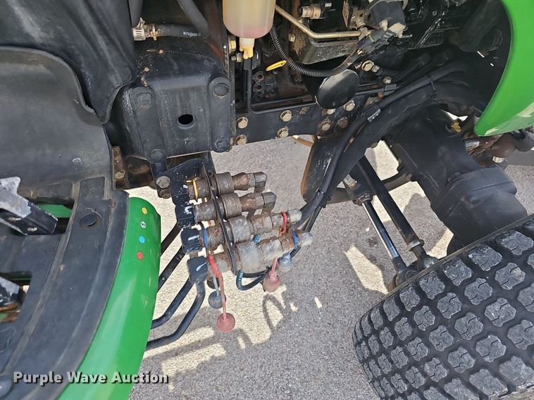 image for item EJ5861 2008 John Deere 3320 MFWD tractor