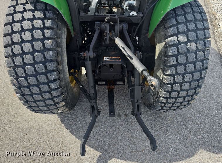 image for item EJ5861 2008 John Deere 3320 MFWD tractor