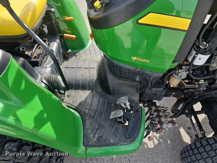 image for item EJ5861 2008 John Deere 3320 MFWD tractor