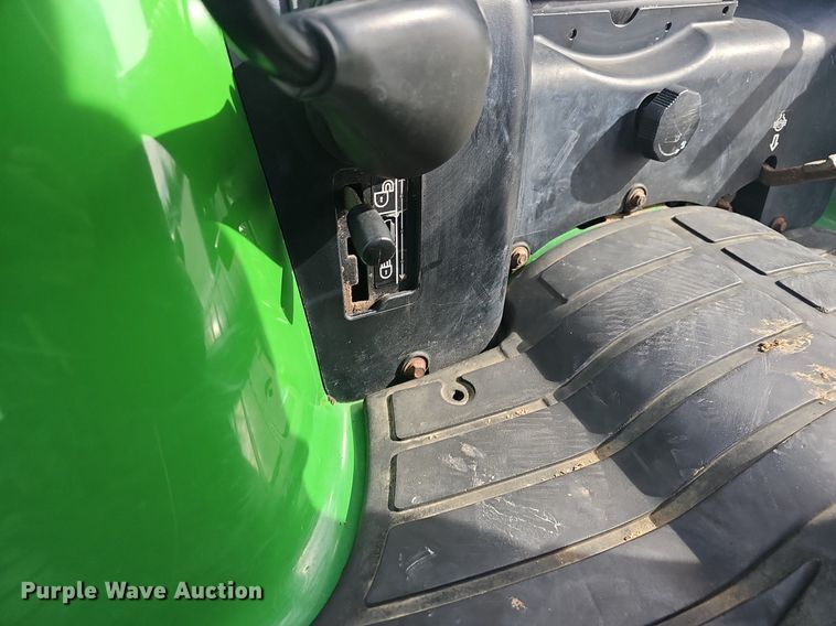 image for item EJ5861 2008 John Deere 3320 MFWD tractor