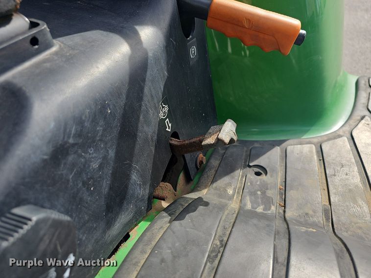 image for item EJ5861 2008 John Deere 3320 MFWD tractor